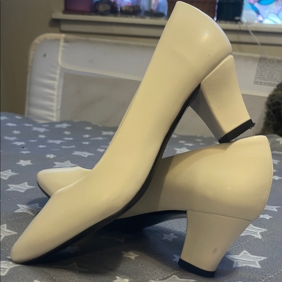 Easy Street White Block Heel Pumps - Picture 1 of 4